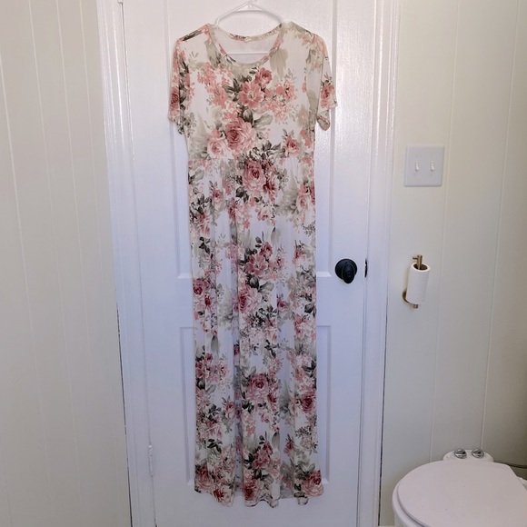 Pinkblush Dresses & Skirts - MATERNITY PinkBlush Maxi Floral Dress